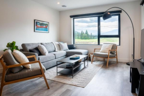 Revy's Peak Condo - Hot Tub with View